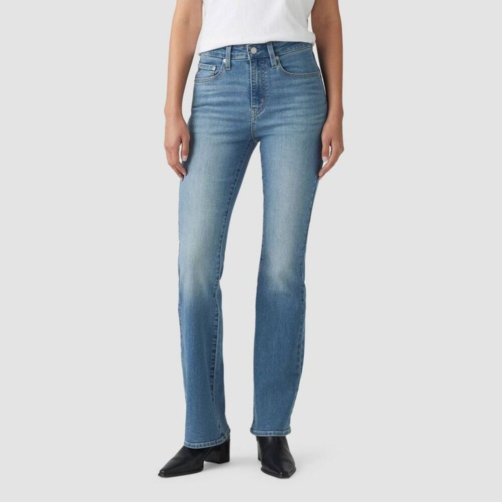 Levi's Women's Pants 725 High-Rise Bootcut - Medium Wash 27